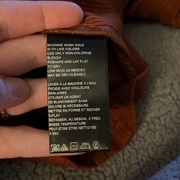 Urban Outfitters XS orange crop top with flowy sleeves - 2750 - Picture 4 of 4